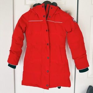 Kids Canada goose down filled water resistance with hood and fur parka size 7-8